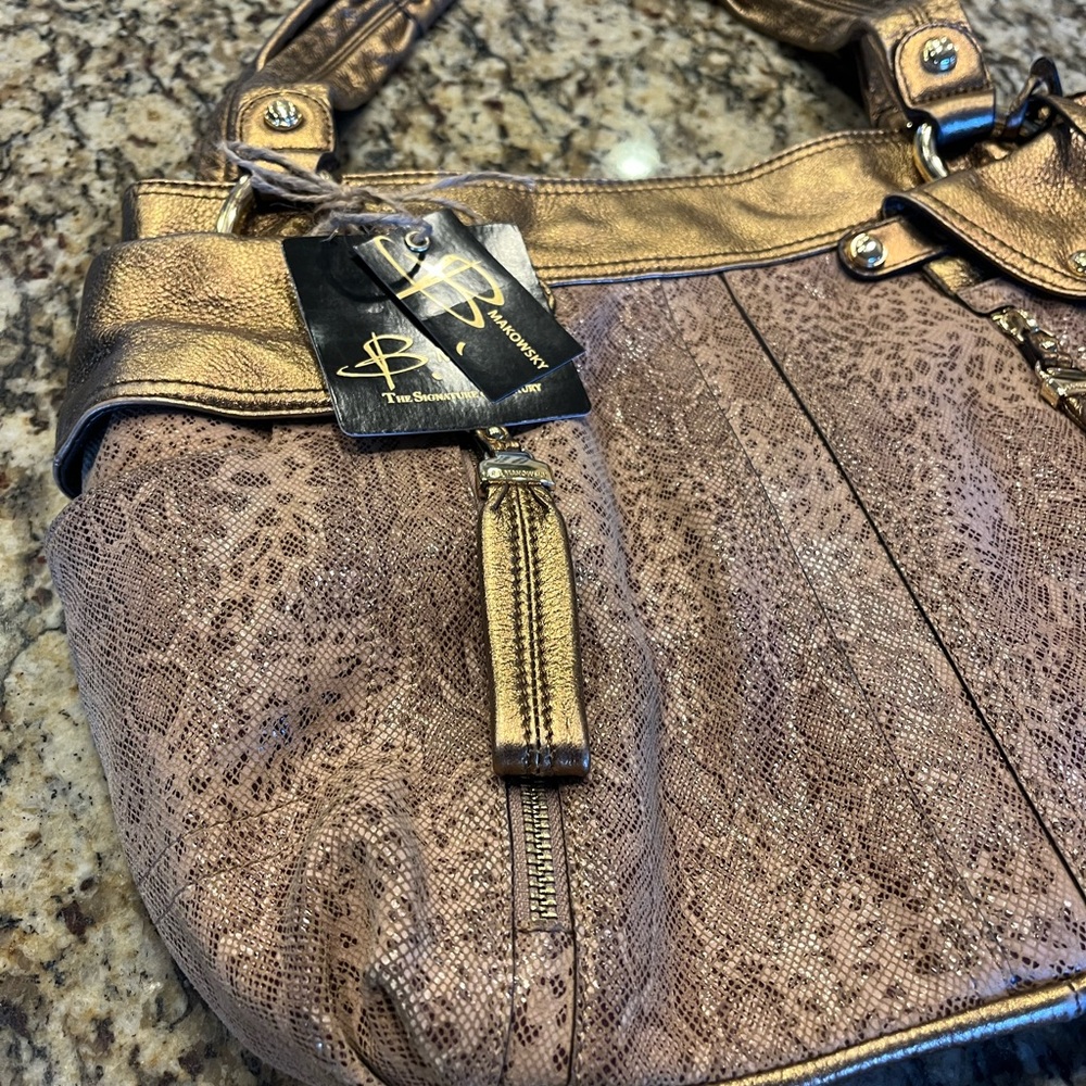 💛Gorgeous NWT - B. Makowsky 100% leather purse